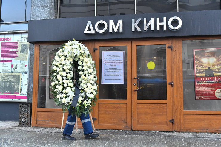 Прощание с Мережко проходит в Центральном доме кино Прощание с Мережко проходит в Центральном доме кино