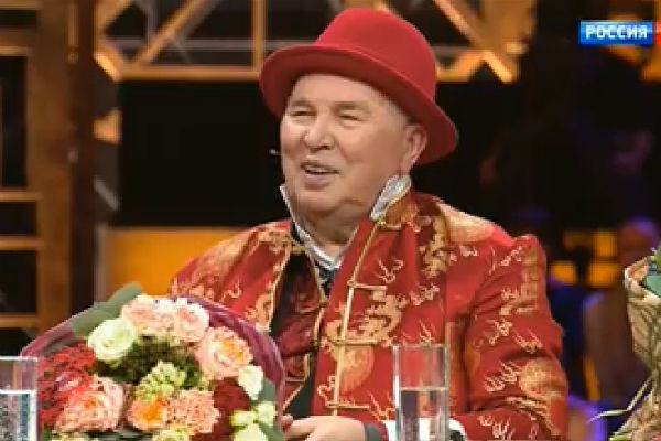 В последние годы модельер редко выходит в свет В последние годы модельер редко выходит в свет