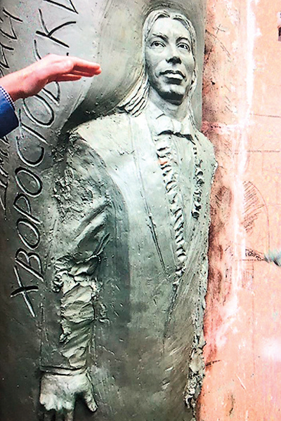 Этот вариант бюста друзья Дмитрия считают оскорблением Этот вариант бюста друзья Дмитрия считают оскорблением