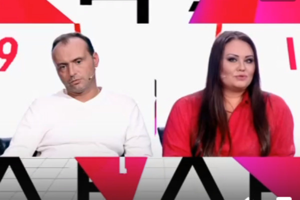 Анна считает, что Марк был с ней груб Анна считает, что Марк был с ней груб