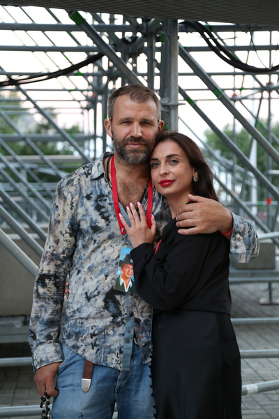 Тимур Ефременков с супругой