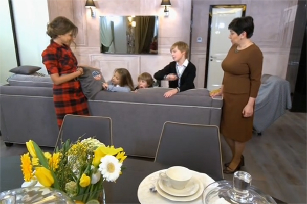 Юлия Барановская и ее дети в восторге от новой гостиной