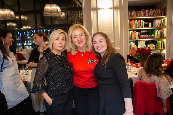 Елена Смолова (Piaget), Эльмира Абдуллина (Piaget) и гостья вечера Елена Смолова (Piaget), Эльмира Абдуллина (Piaget) и гостья вечера