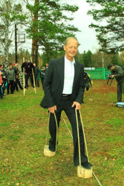 Михаил Задорнов, Асино, Томская область. 2011 год. Михаил Задорнов, Асино, Томская область. 2011 год.