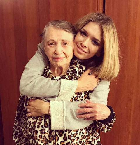 Вера Брежнева с бабушкой Верой. Родственница певицы пережила блокаду, умерла в прошлом году