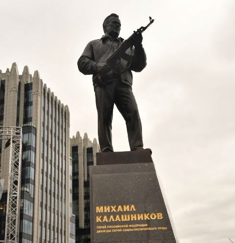 Памятник Михаилу Калашникову