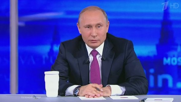 Многие зрители трансляции отмечают, что главе государства идет яркий галстук Многие зрители трансляции отмечают, что главе государства идет яркий галстук