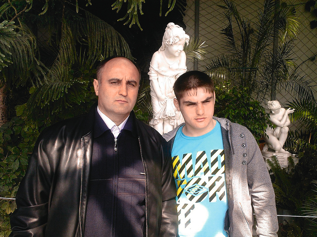 Сергей потерял старшего сына Вадима и супругу. Они остались вдвоем с младшим Владимиром