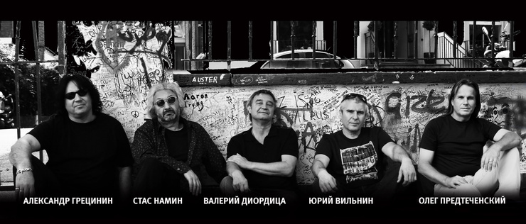 Группа Цветы у входа на студию Abbey Road. Лондон
