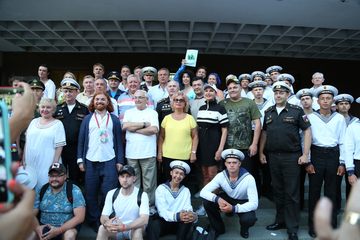 Звезды дали концерт для военнослужащих Черноморского флота в Севастополе