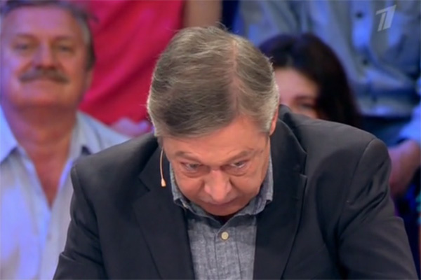 Михаил Ефремов показал, как его отец «включал антиобаяние» Михаил Ефремов показал, как его отец «включал антиобаяние»